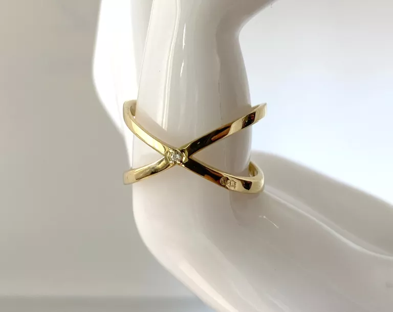 zloty-pierscionek-nieskonczonosc-z-cyrkoniami-r18-material-zloto