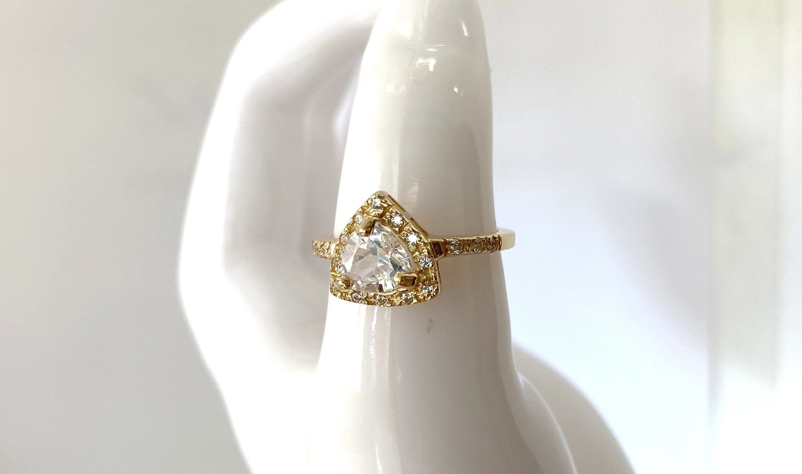 zloty-pierscionek-trojkat-z-cyrkoniami-585r15-pilsudskiego-13a-sj-ostroleka