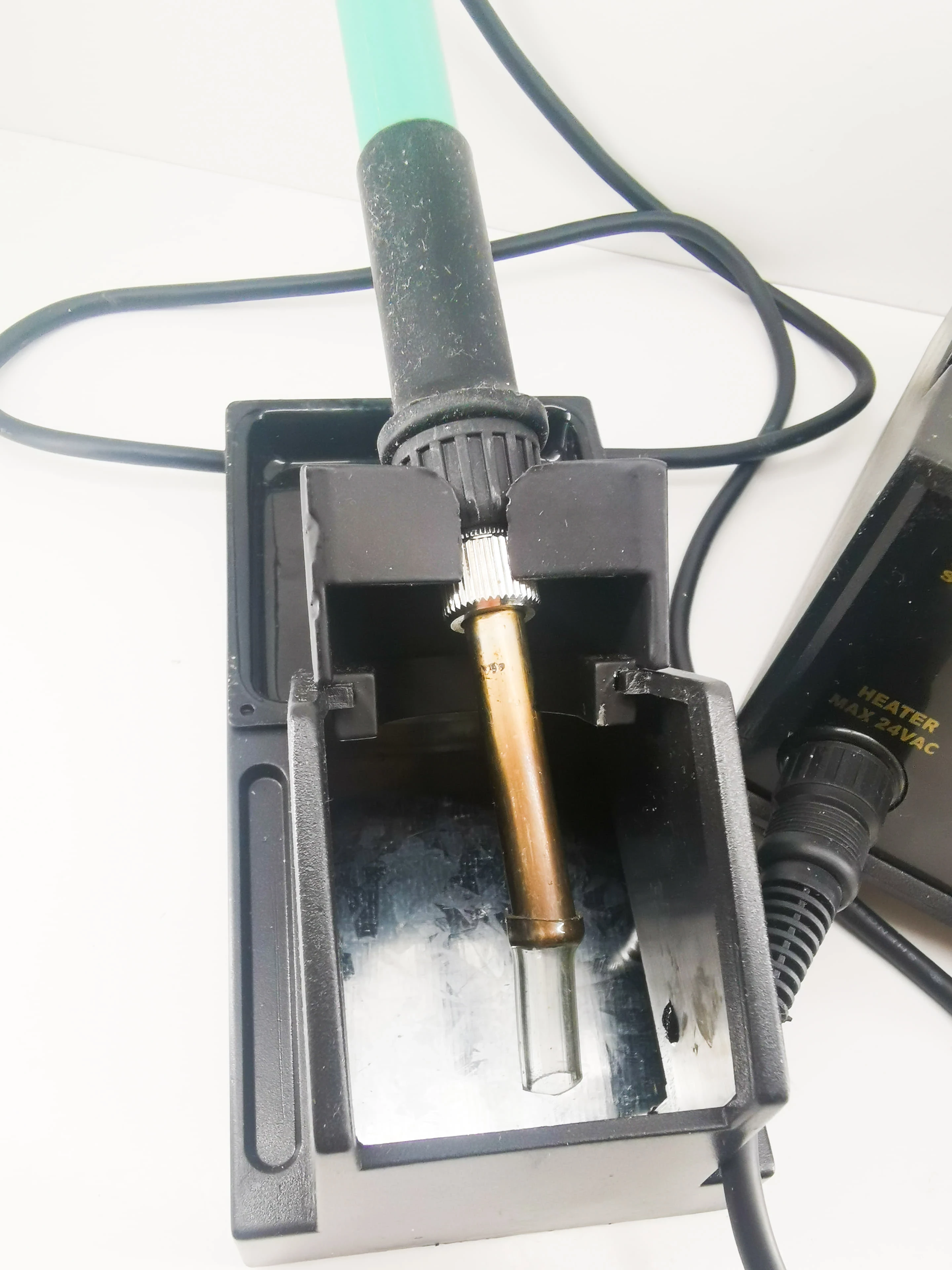 stacja-lutownicza-zhaoxin-936d-60w-zasilanie-sieciowe