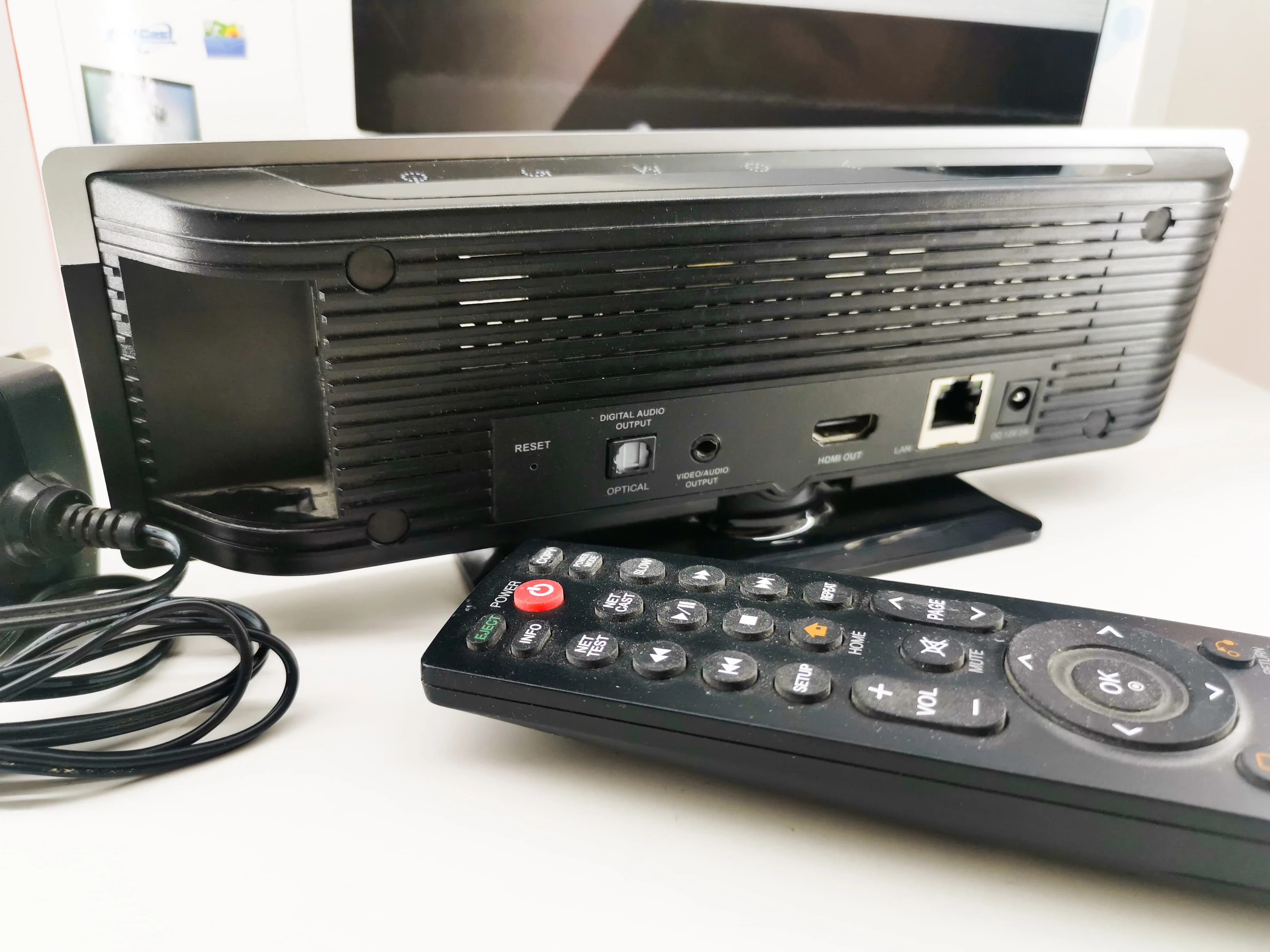 lg-sieciowy-odtwarzacz-multimedialny-dp1w-model-dp1w