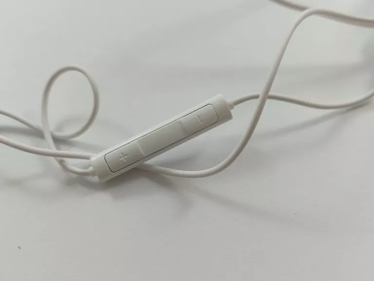 sluchawki-douszne-biale-usb-c-model-250441-1920803