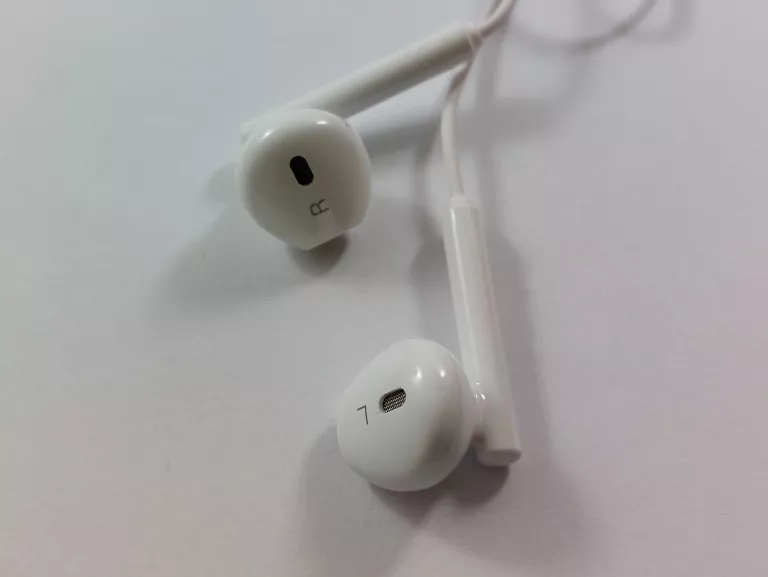 sluchawki-douszne-biale-usb-c-kod-producenta-sam-s21