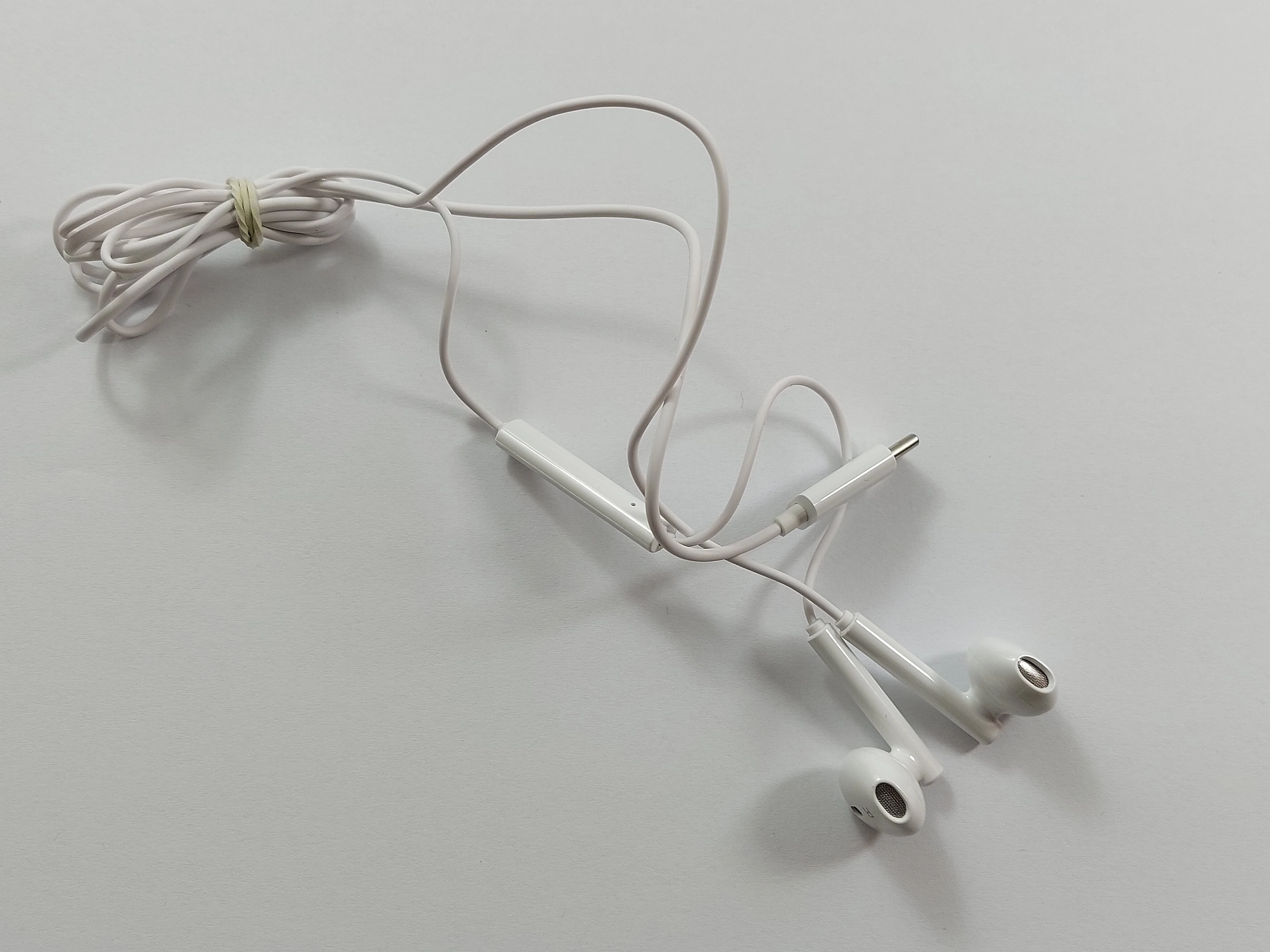 sluchawki-douszne-biale-usb-c-stan-11323-2