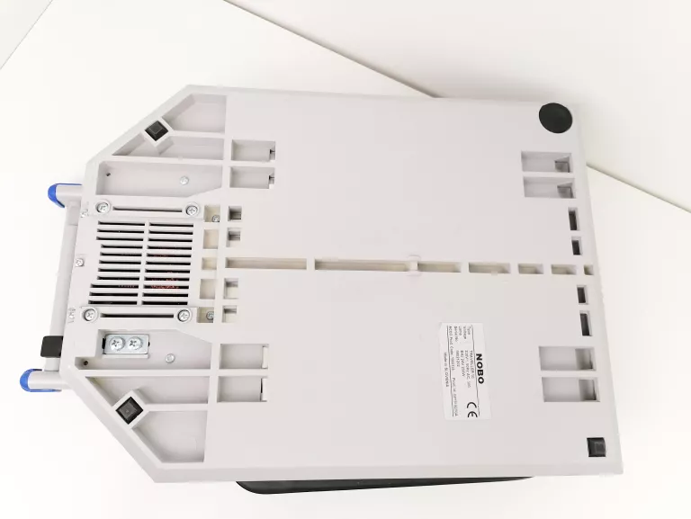 RZUTNIK PROJEKTOR NOBO TRAVELLER 10 // OPIS