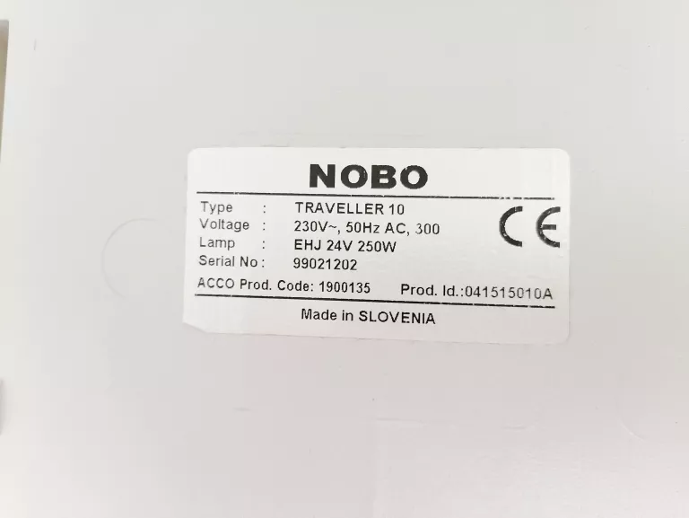 RZUTNIK PROJEKTOR NOBO TRAVELLER 10 // OPIS