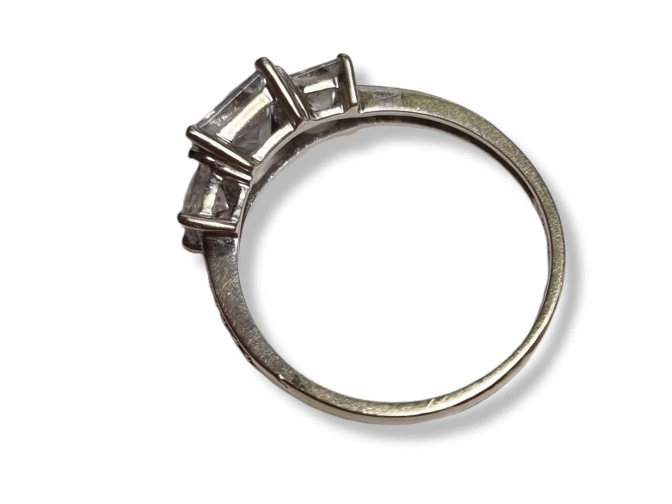 pierscionek-z-bialego-zlota-9ct-kamien-17088-128