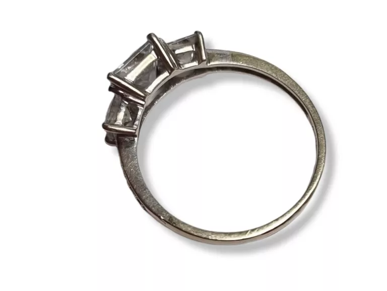 pierscionek-z-bialego-zlota-9ct-kamien-17088-128