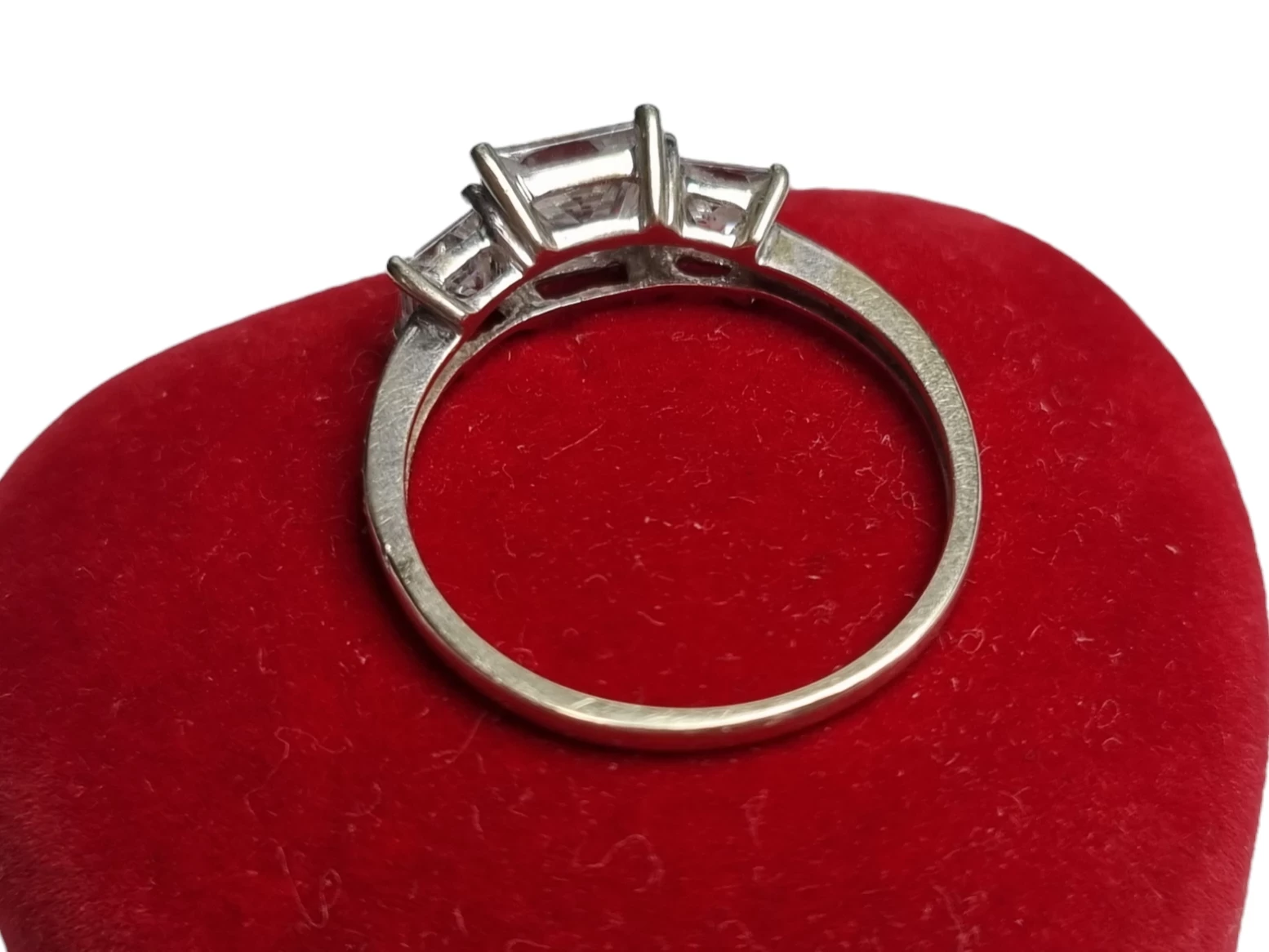 pierscionek-z-bialego-zlota-9ct-material-15835-2