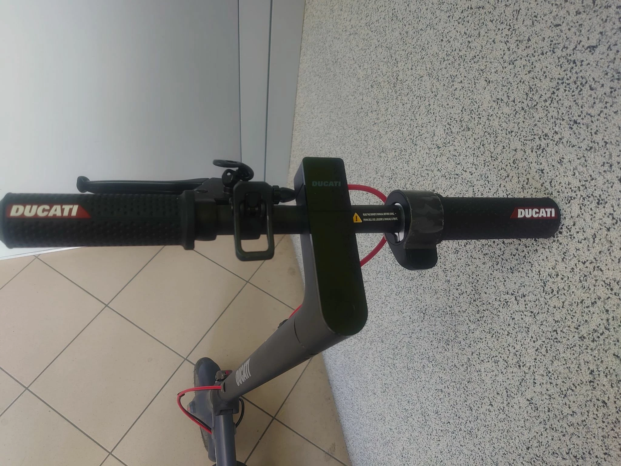 hulajnoga-elektryczna-ducati-pro-1-evo-jak-nowa-marka-ducati