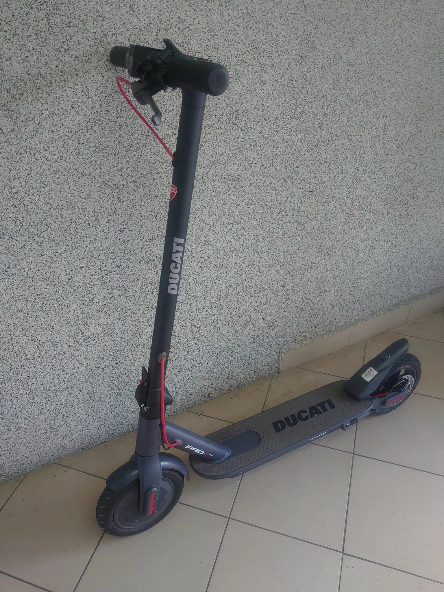 hulajnoga-elektryczna-ducati-pro-1-evo-jak-nowa-kolor-grafitowy