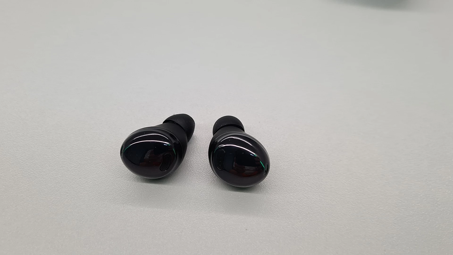 sluchawki-samsung-galaxy-pro-buds-kod-producenta-sm-r190nzkaeue