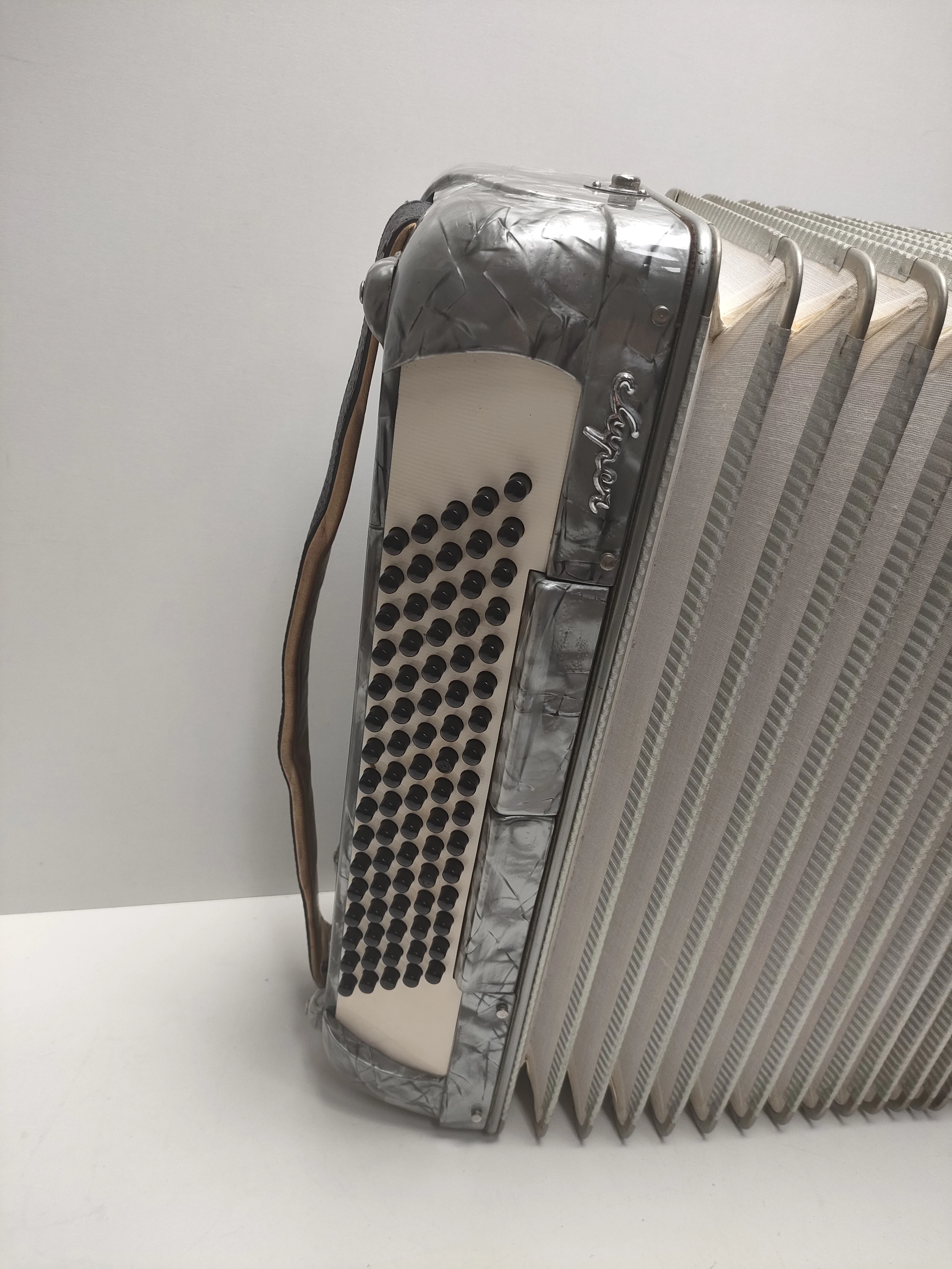 akordeon-sonola-w-pokrowcu-osiedle-teatralne-3u15-krakow