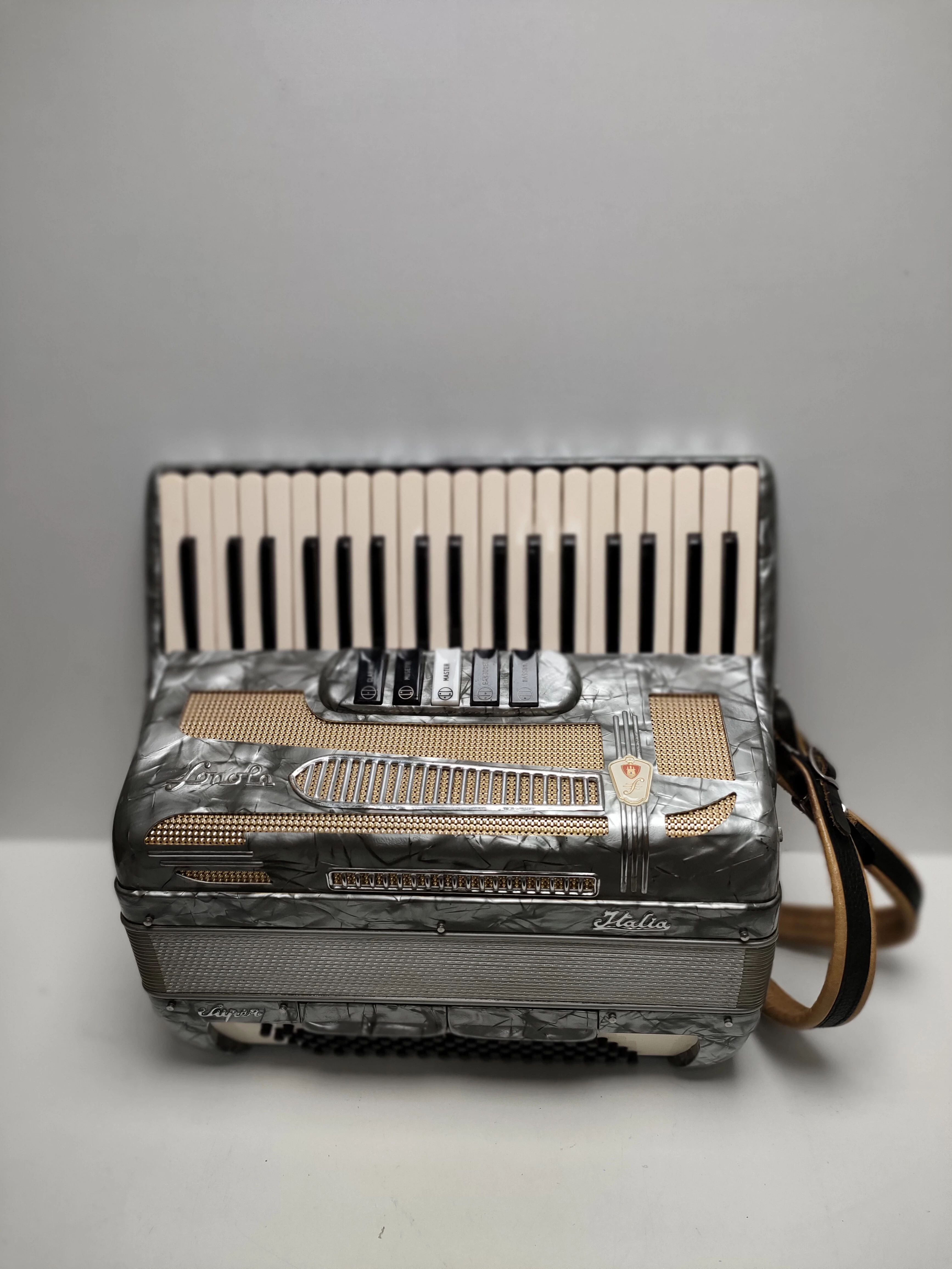 akordeon-sonola-w-pokrowcu-osiedle-teatralne-3u15-krakow