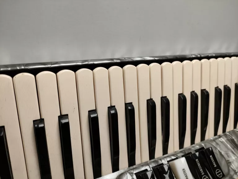 akordeon-sonola-w-pokrowcu-marka-sonata