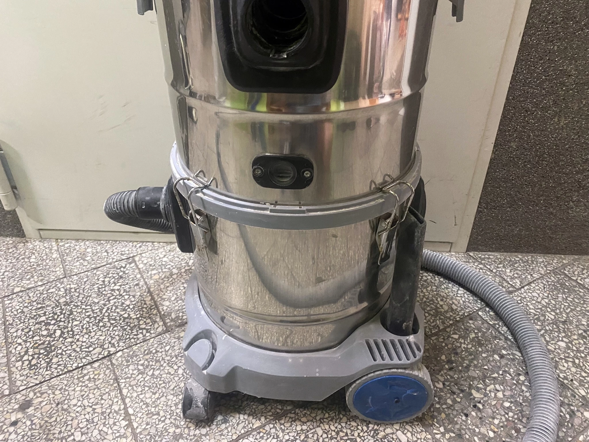 odkurzacz-przemyslowy-dedra-6602-orurowanie-marka-dedra