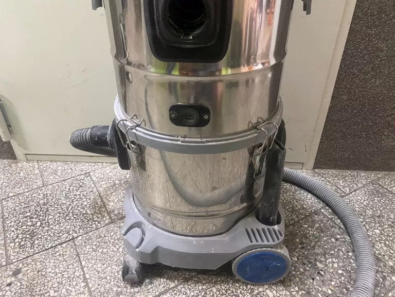 odkurzacz-przemyslowy-dedra-6602-orurowanie-marka-dedra