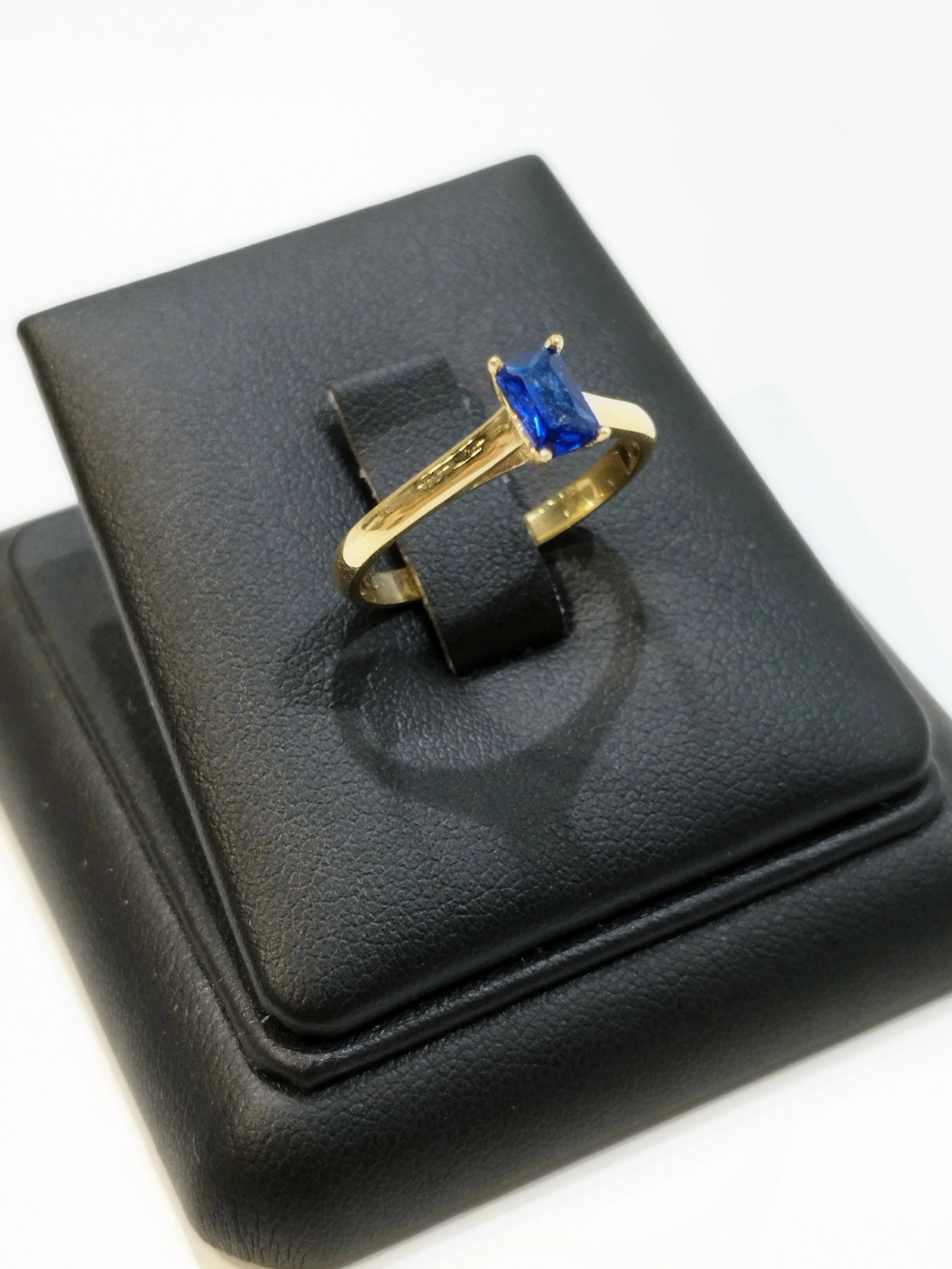 pierscionek-niebieskie-oczko-585-269g-r19-stan-11323-238058