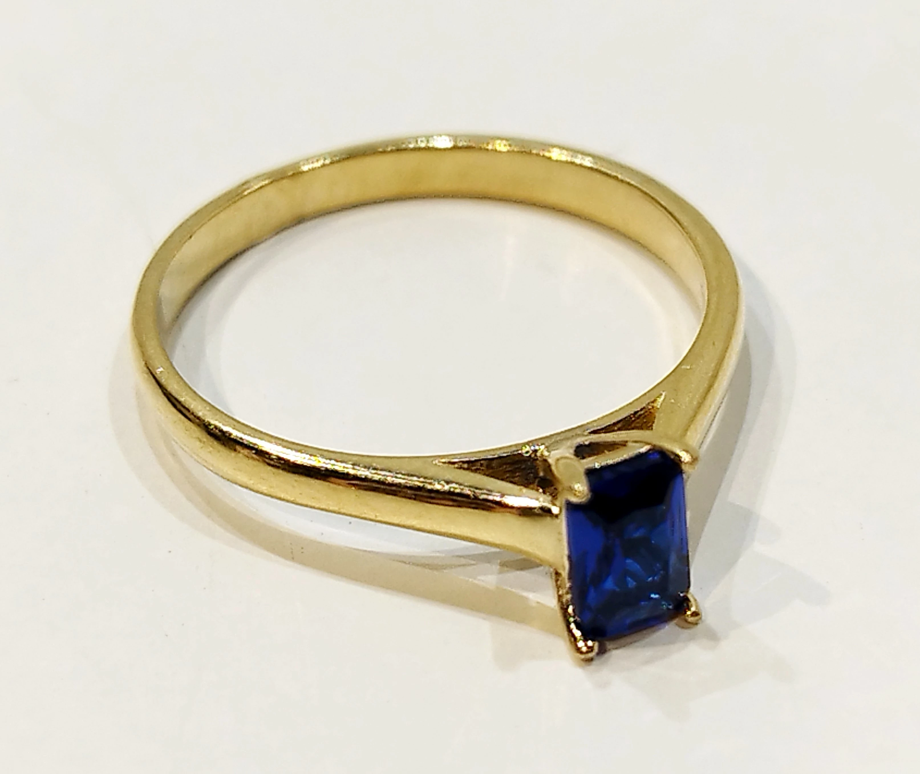 pierscionek-niebieskie-oczko-585-269g-r19-kolor-dominujacy-205826-225106