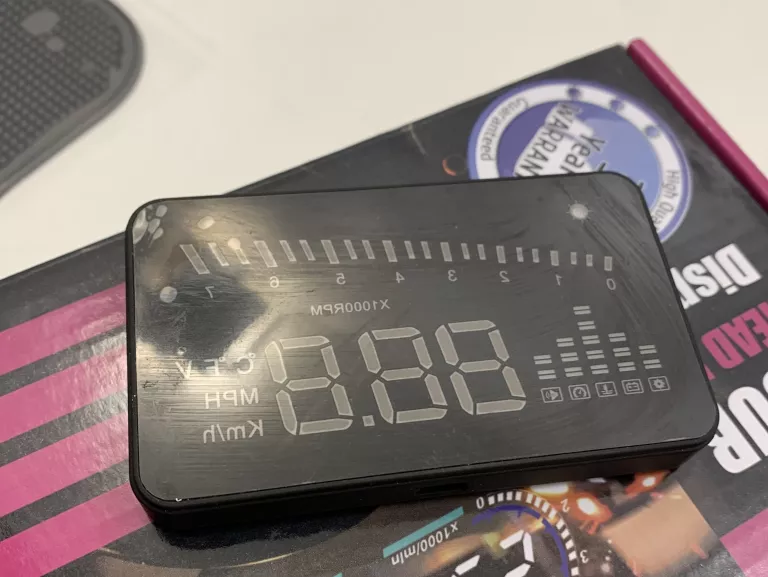 PROJEKTOR HUD OBD 2 WYŚWIETLACZ LCD NA SZYBĘ AUTA