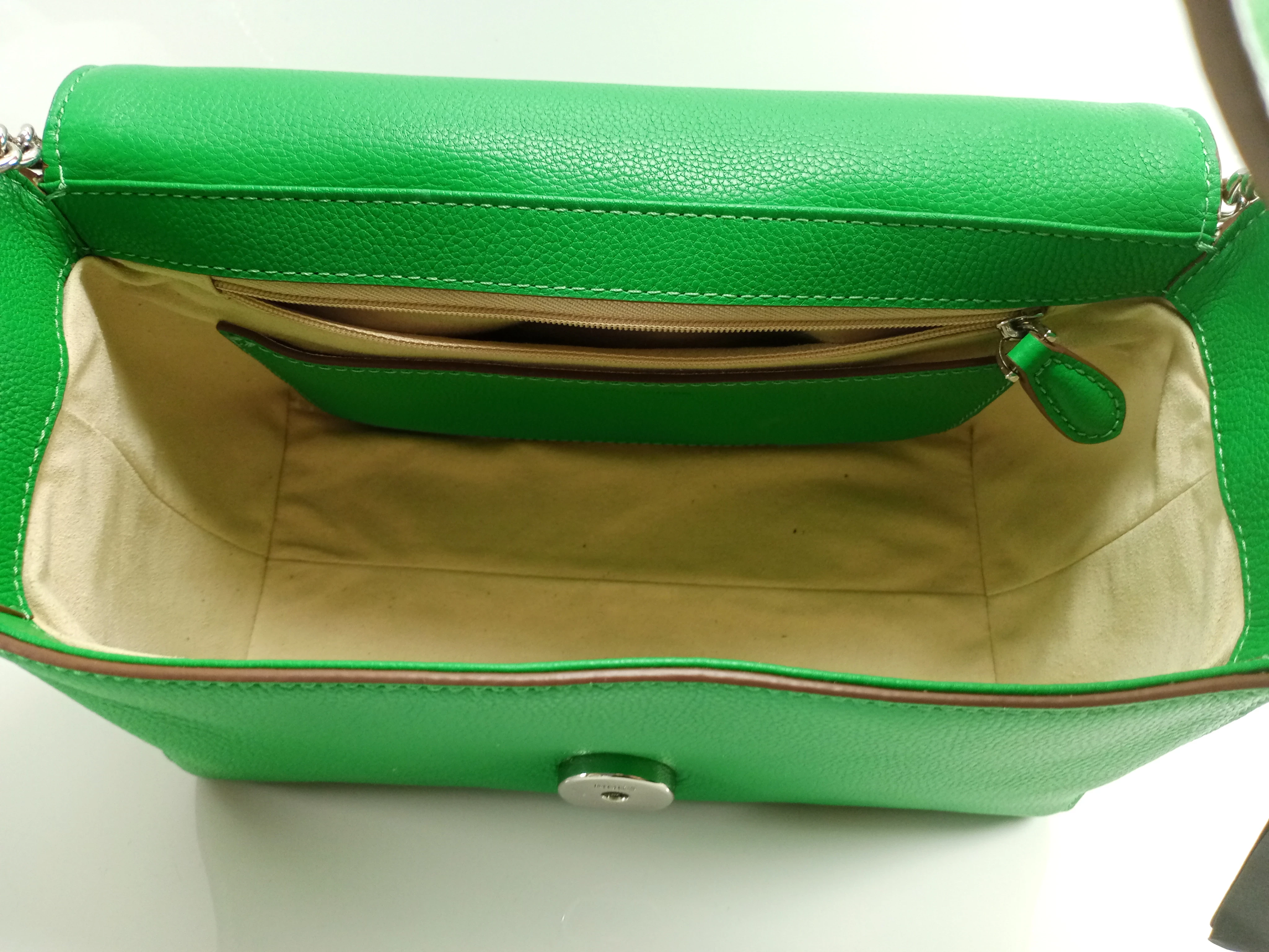 torebka-pinko-zielona-plec-produkt-damski