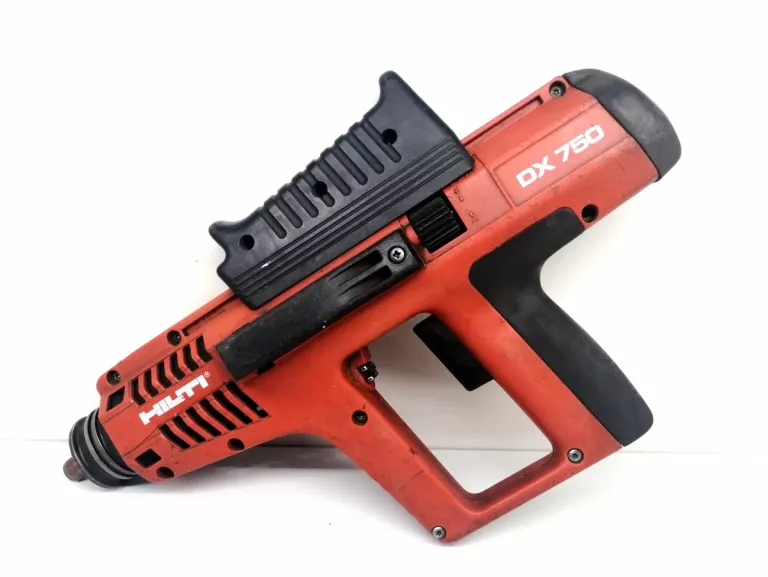 OSADZAK / GWOŹDZIARKA HILTI DX 750