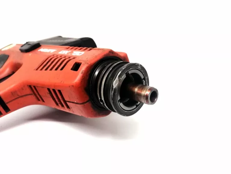 OSADZAK / GWOŹDZIARKA HILTI DX 750