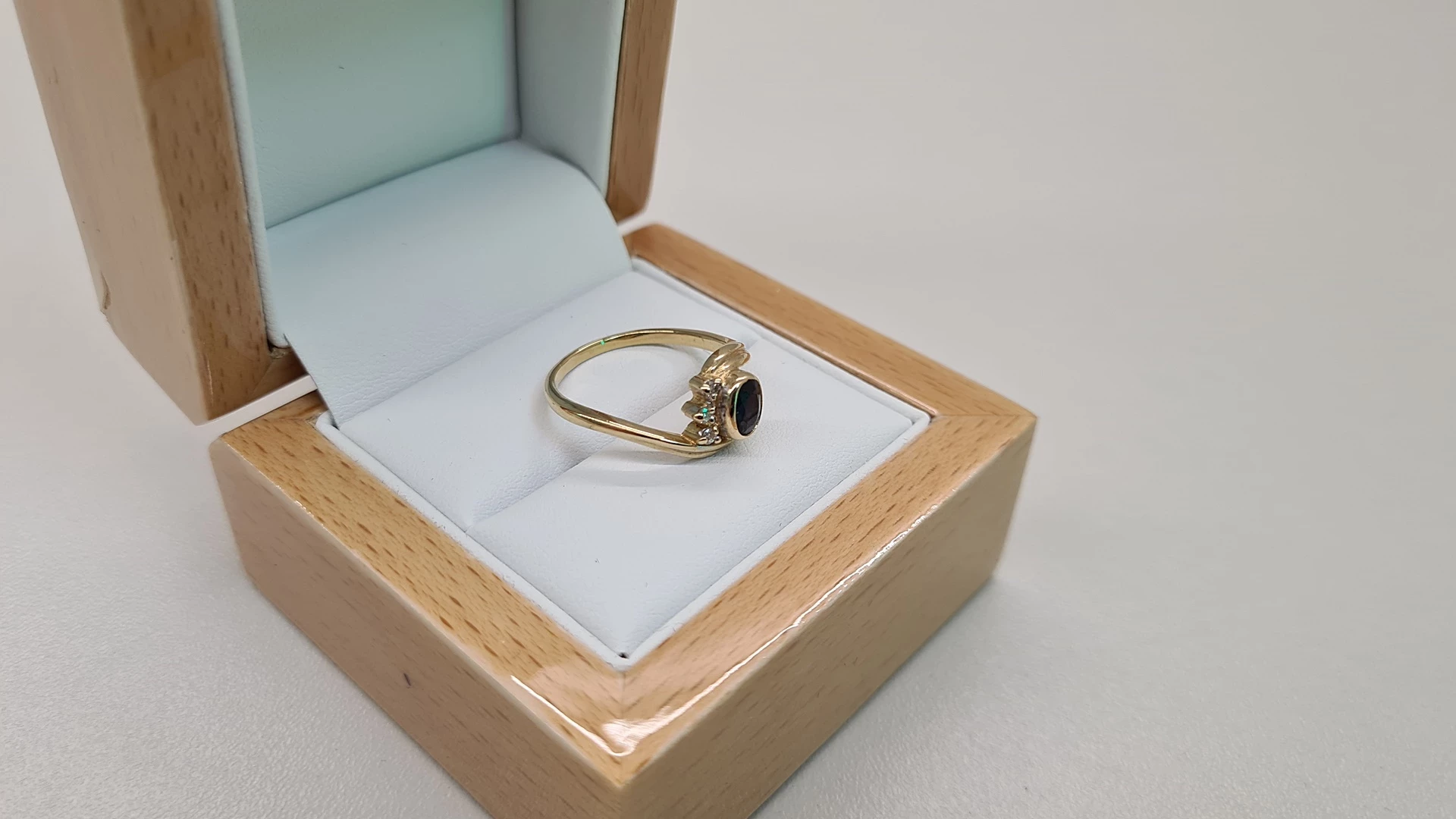 zloty-pierscionek-z-brylantami-283-g-585-rozmiarsrednica-wew-mm-372-11