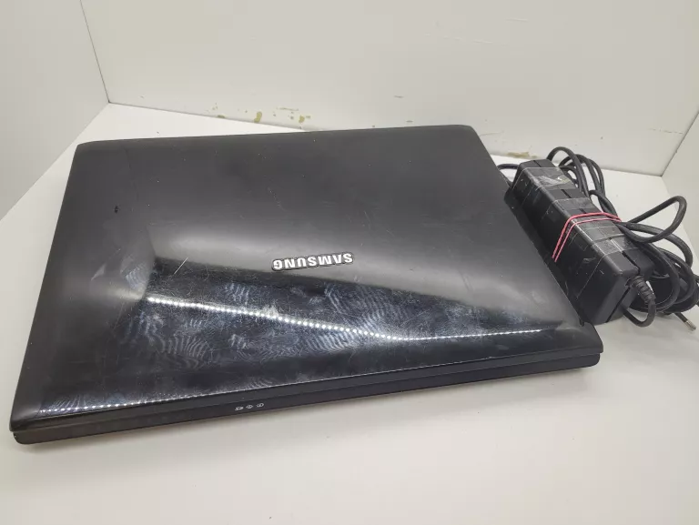LAPTOP SAMSUNG R70 + ŁAD KLEJONA