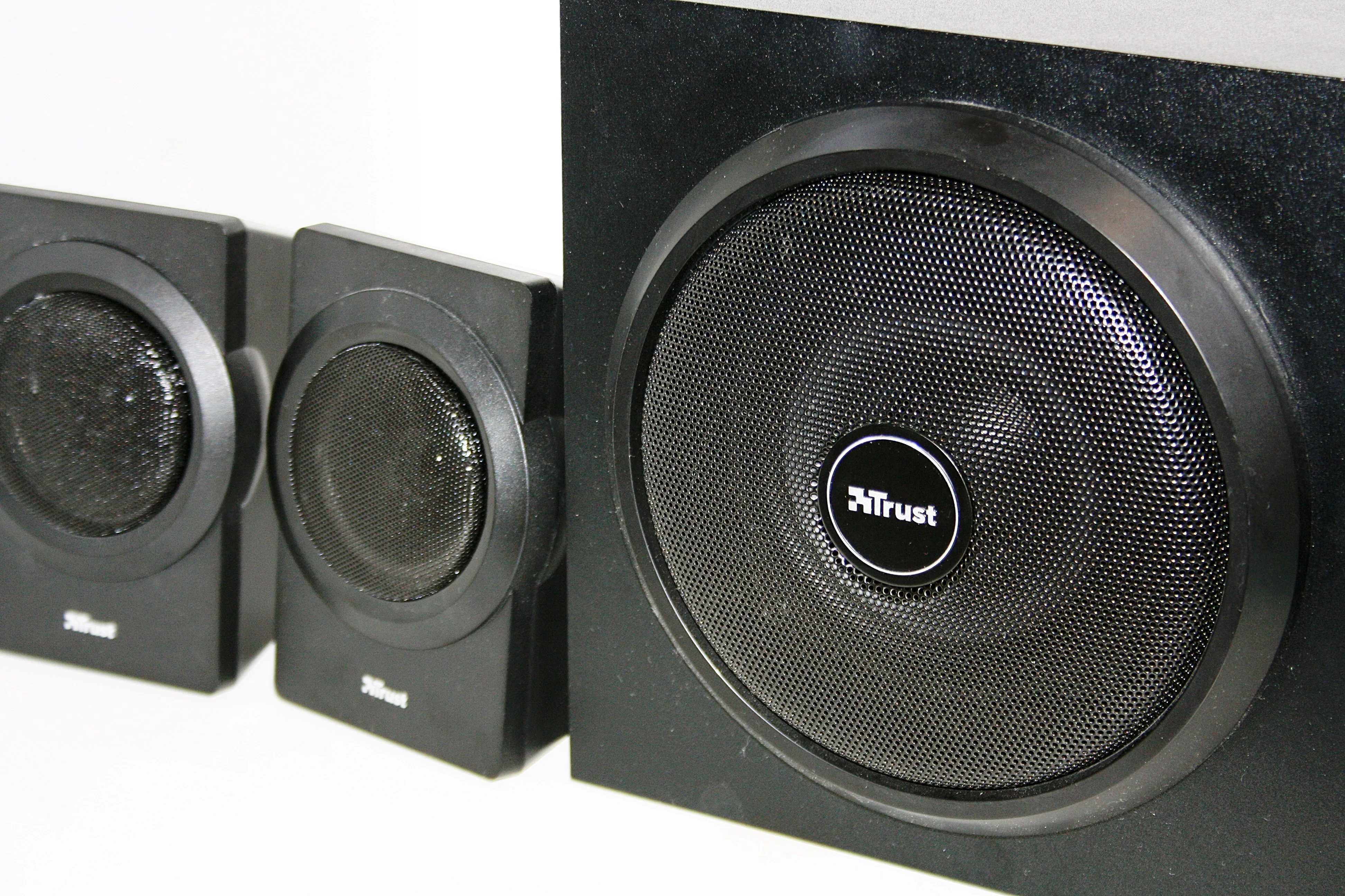 zestaw-glosnikow-21-trust-23696-12-w-czarny-trzebnicka-561c-wroclaw-gracja