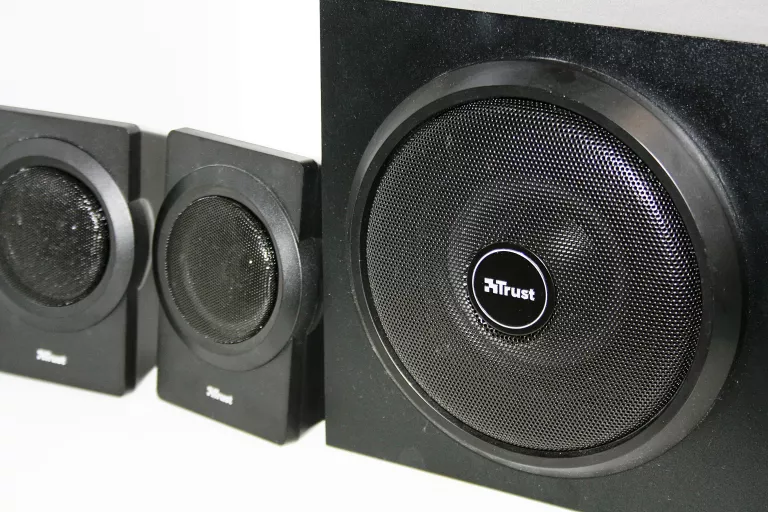 zestaw-glosnikow-21-trust-23696-12-w-czarny-trzebnicka-561c-wroclaw-gracja