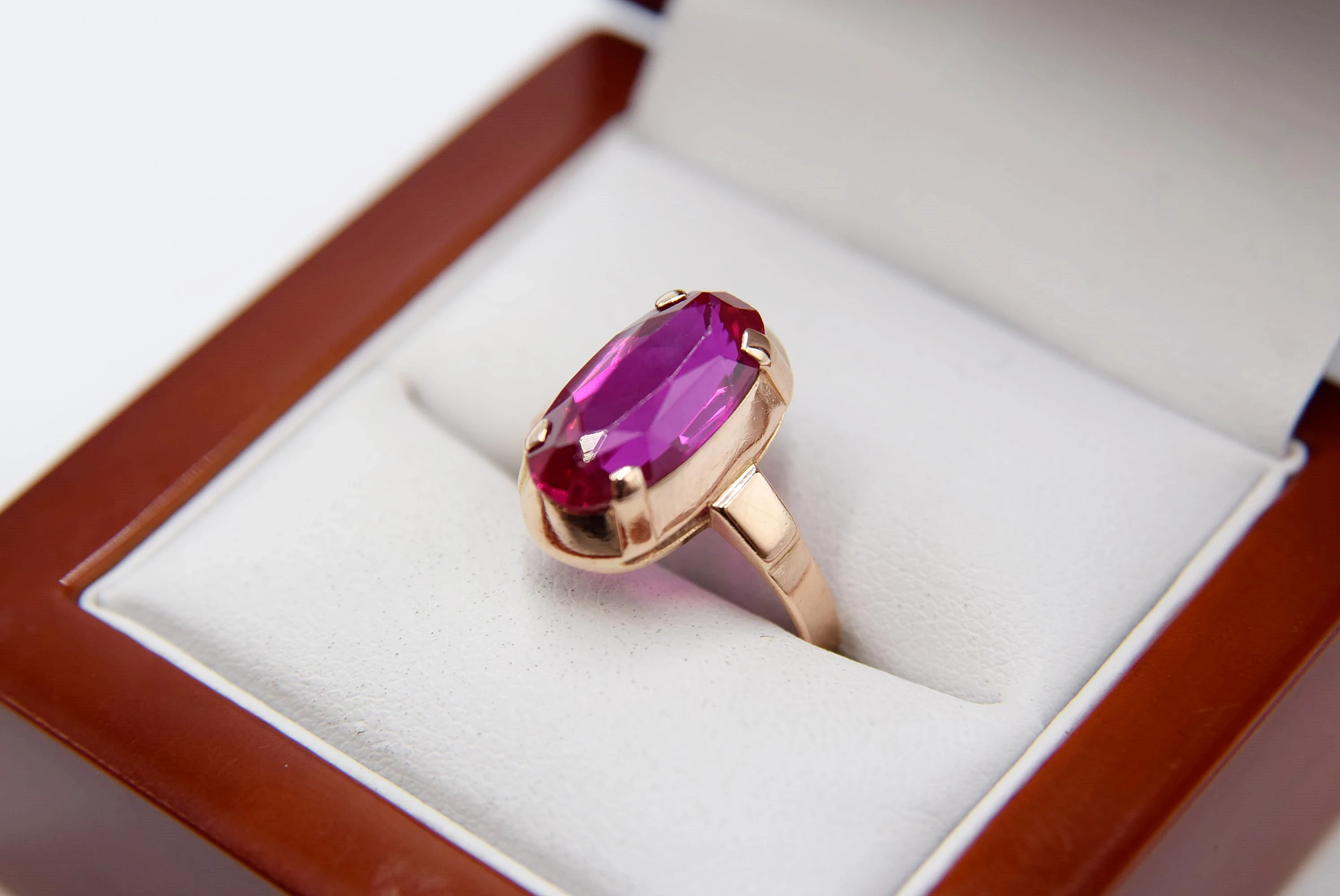 zloty-pierscionek-z-rozowym-oczkiem-585-14k-r-16-stan-uzywany