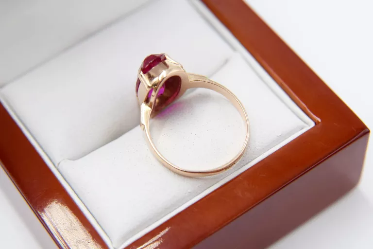 zloty-pierscionek-z-rozowym-oczkiem-585-14k-r-16-kolor-dominujacy-zloty