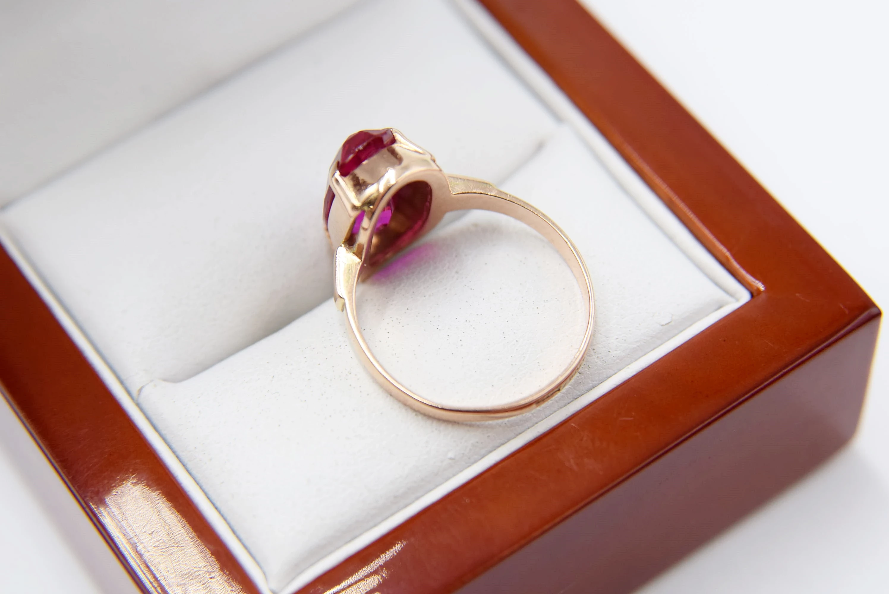 zloty-pierscionek-z-rozowym-oczkiem-585-14k-r-16-kolor-dominujacy-zloty