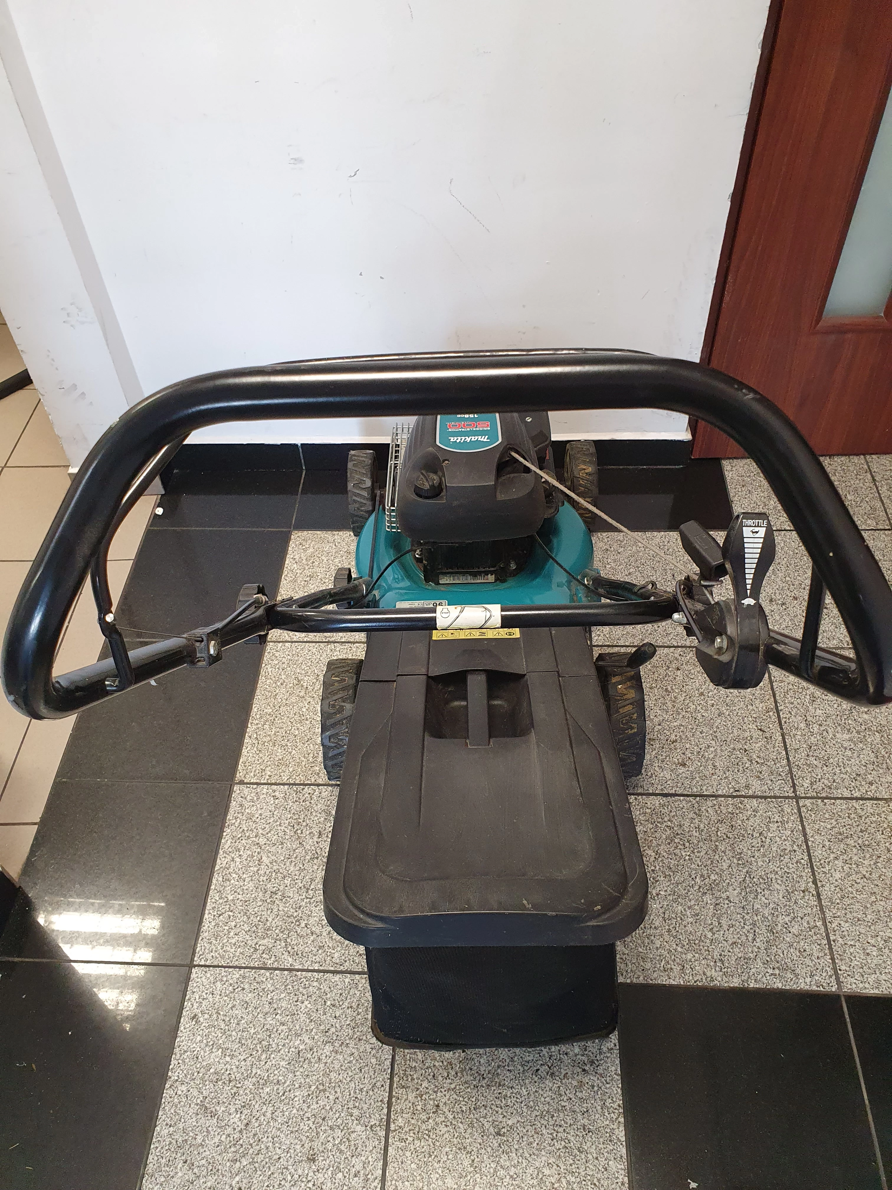 kosiarka-spalinowa-makita-plm4120n-silnik-4-suwow-pojemnosc-silnika-140