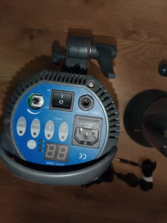 STUDYJNA LAMPA BŁYSKOWA POWERLUX VC-600