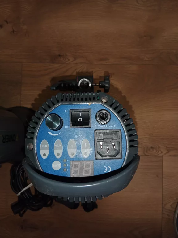 STUDYJNA LAMPA BŁYSKOWA POWERLUX VC-600