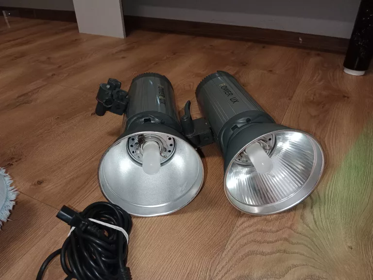 STUDYJNA LAMPA BŁYSKOWA POWERLUX VC-600