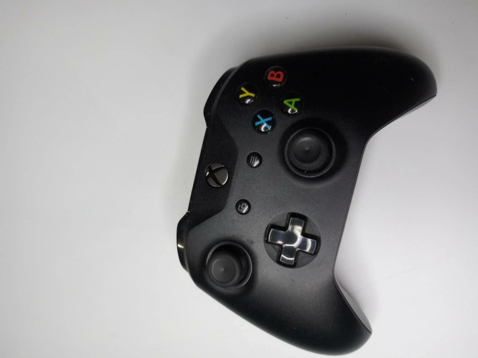 konsola-xbox-one-x-1787-stan-uzywany