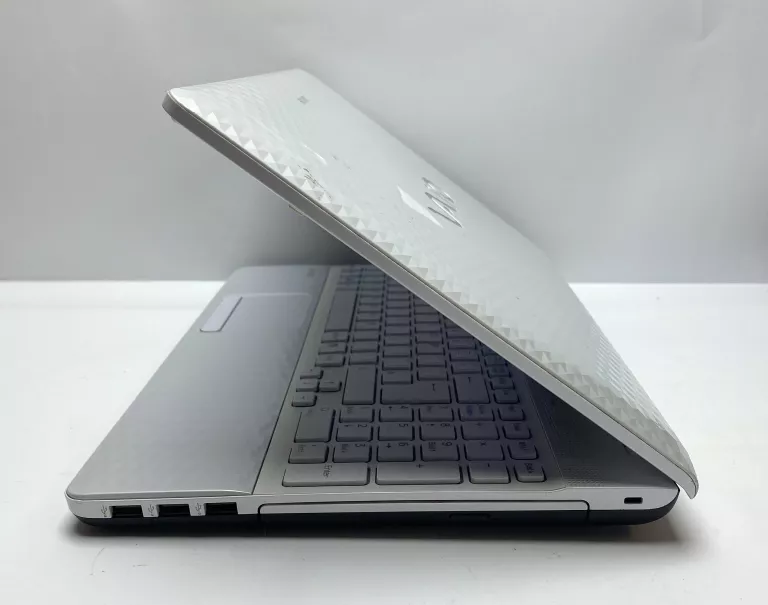 LAPTOP SONY VIVO PCG-71C11M AMD E-350 4GB/1TB