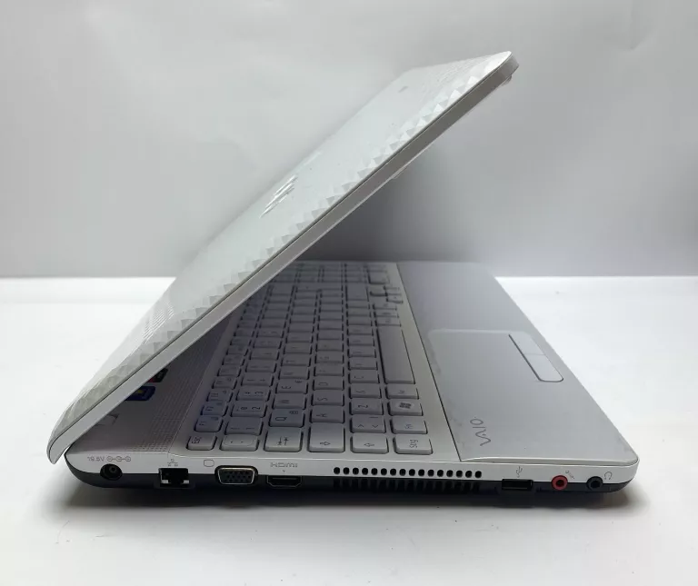 LAPTOP SONY VIVO PCG-71C11M AMD E-350 4GB/1TB