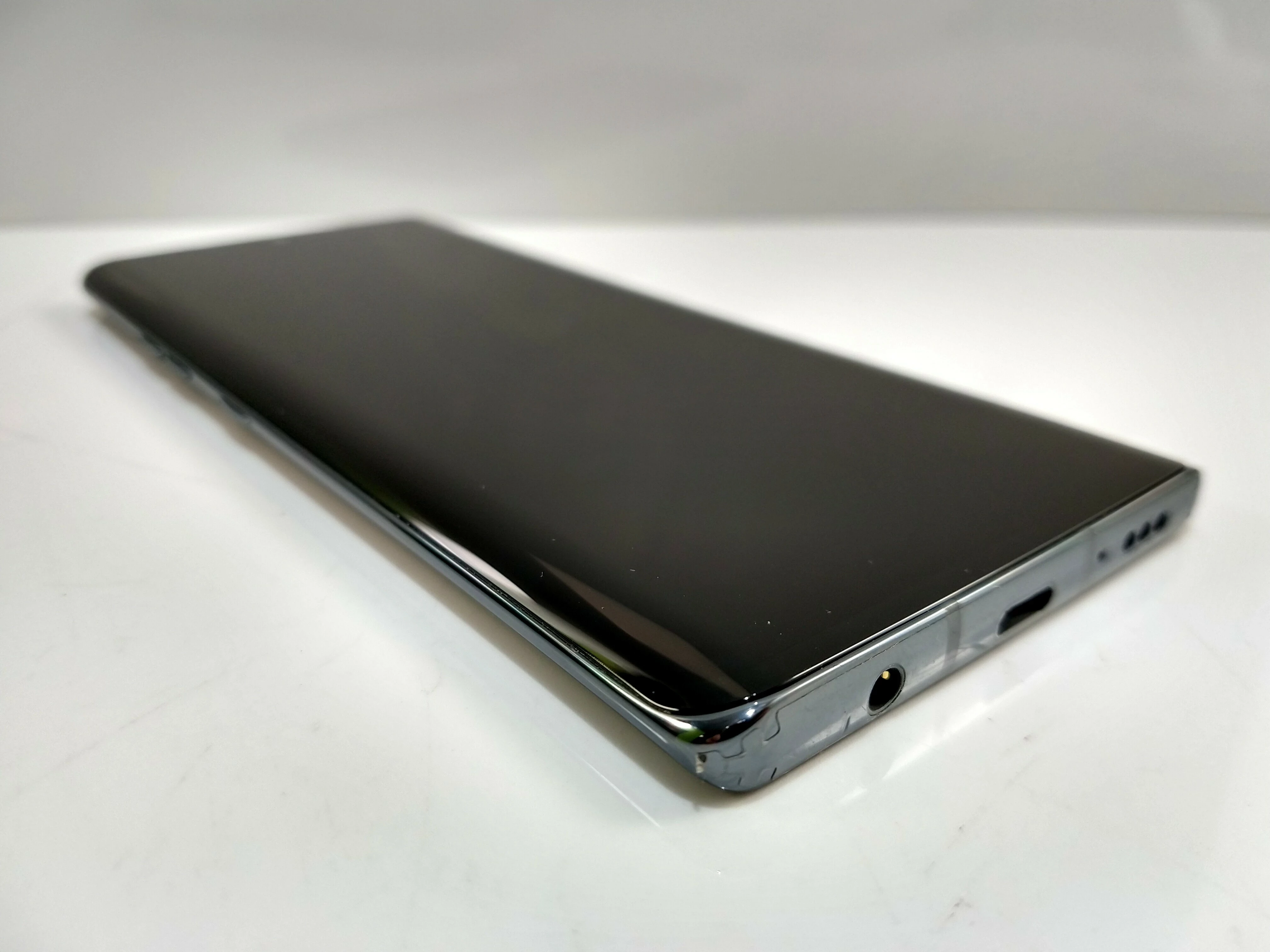 telefon-lg-velvet-typ-smartfon