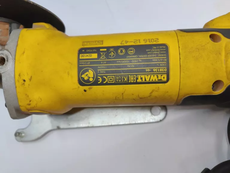 SZLIFIERKA KĄTOWA DEWALT D28134 /KLUCZ