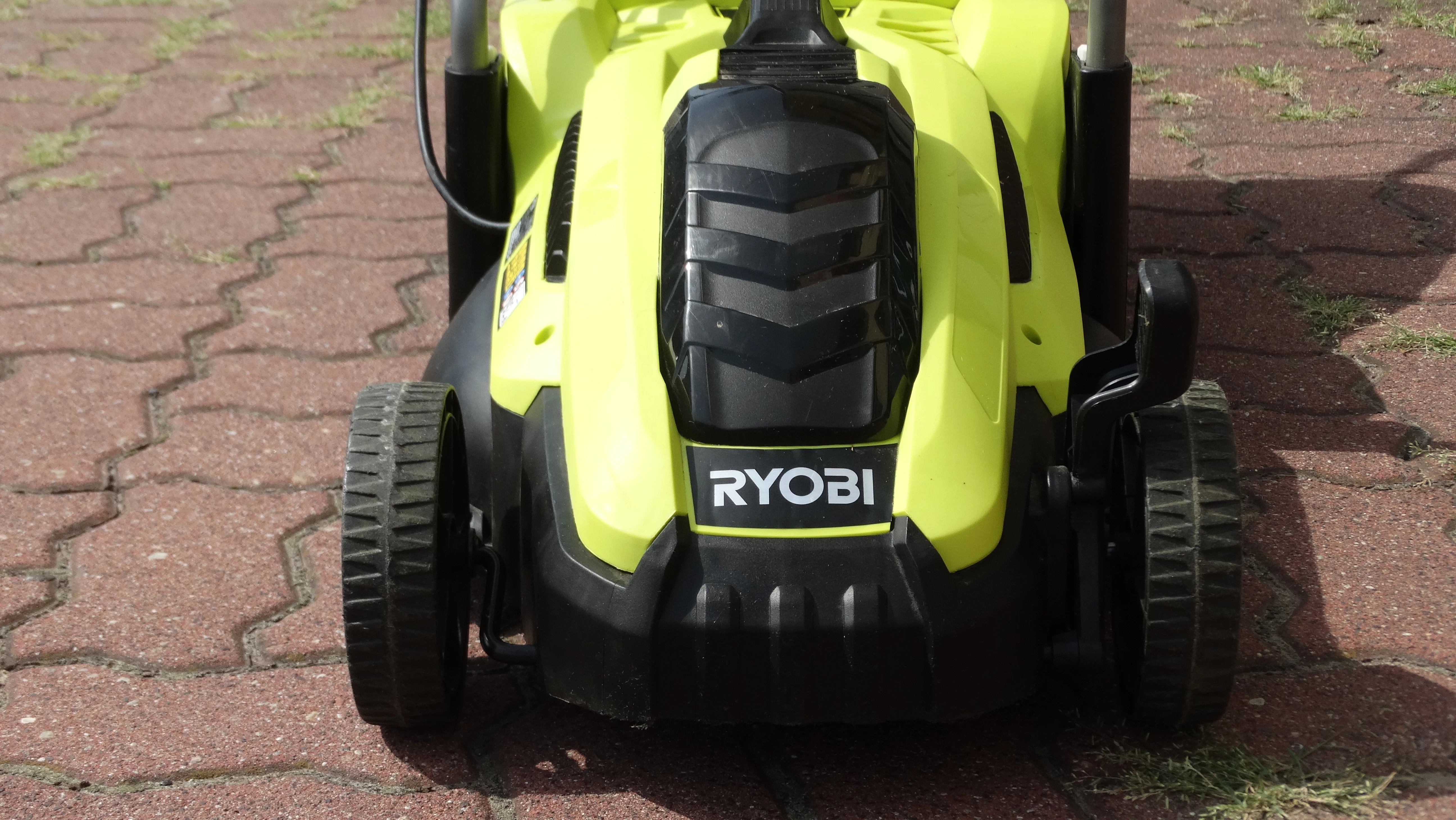 kosiarka-elektryczna-ryobi-rlm3313-1300w-kod-producenta-5133004341