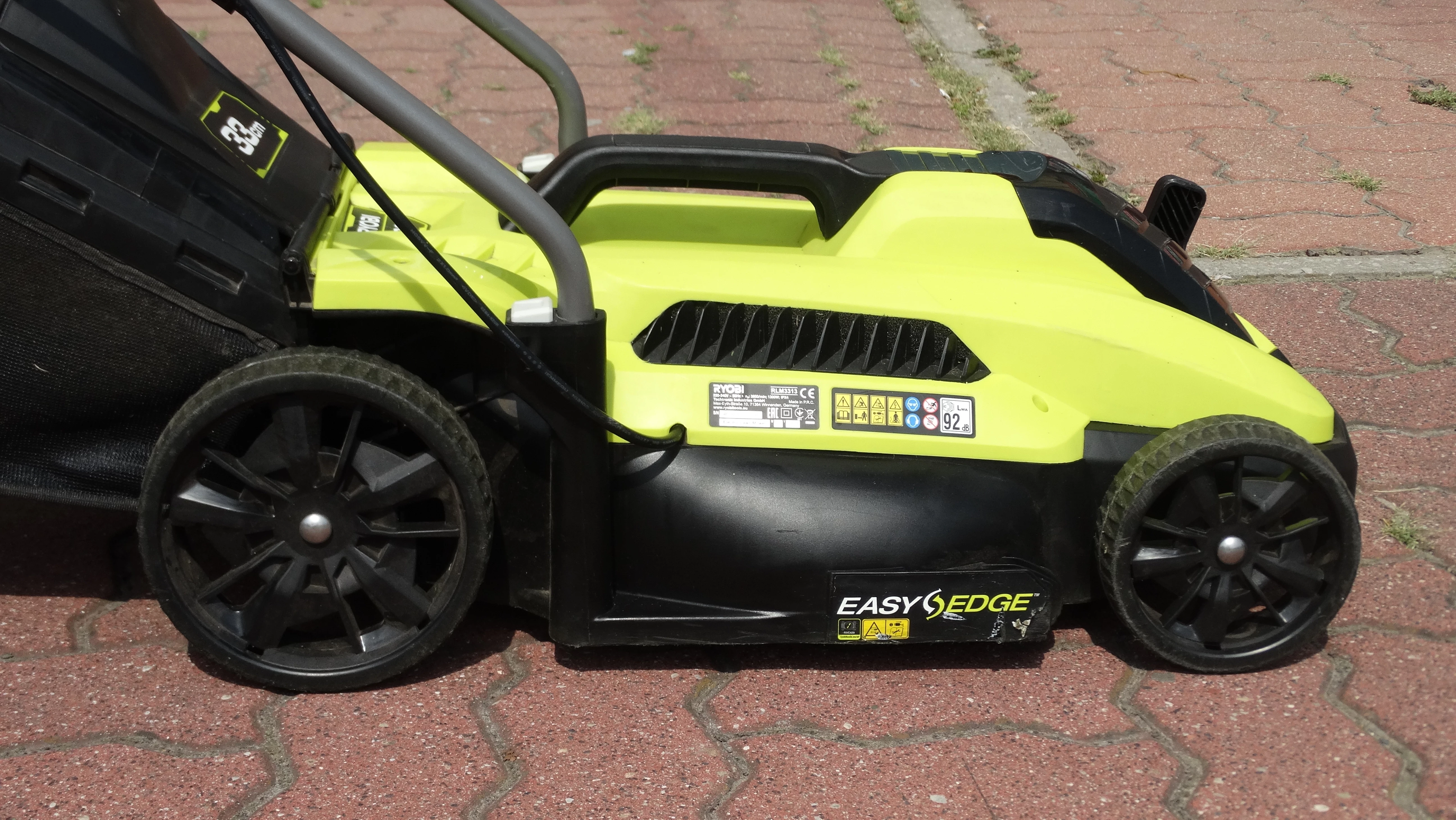 kosiarka-elektryczna-ryobi-rlm3313-1300w-marka-ryobi