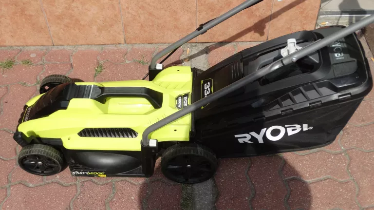 kosiarka-elektryczna-ryobi-rlm3313-1300w-regulacja-wysokosci-koszenia-z-regulacja