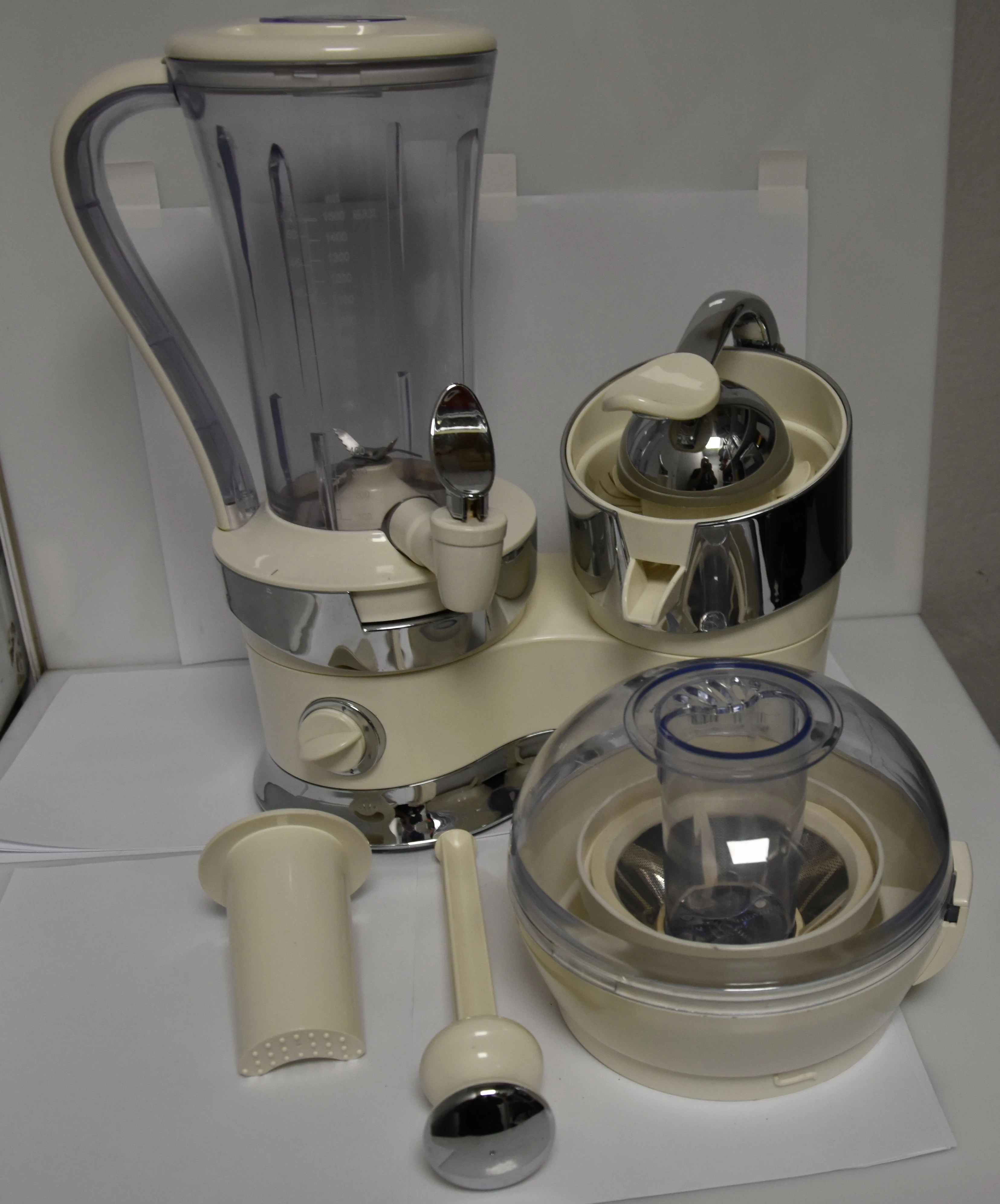 sokowirowka-ariete-420-tutti-frutti-bialy-600-w-opis-hallera-3-wroclaw