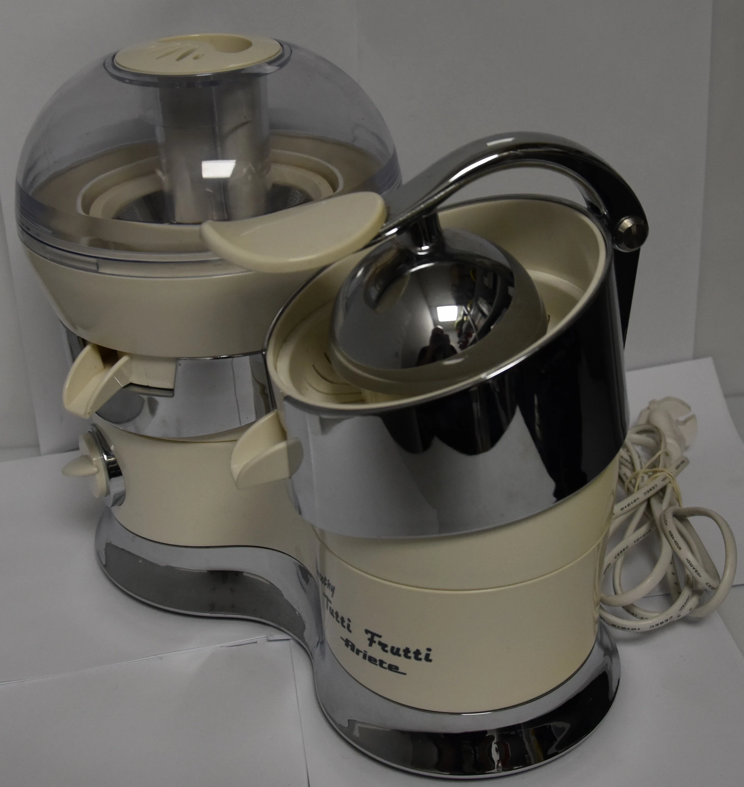 sokowirowka-ariete-420-tutti-frutti-bialy-600-w-opis-kolor-dominujacy-bialy