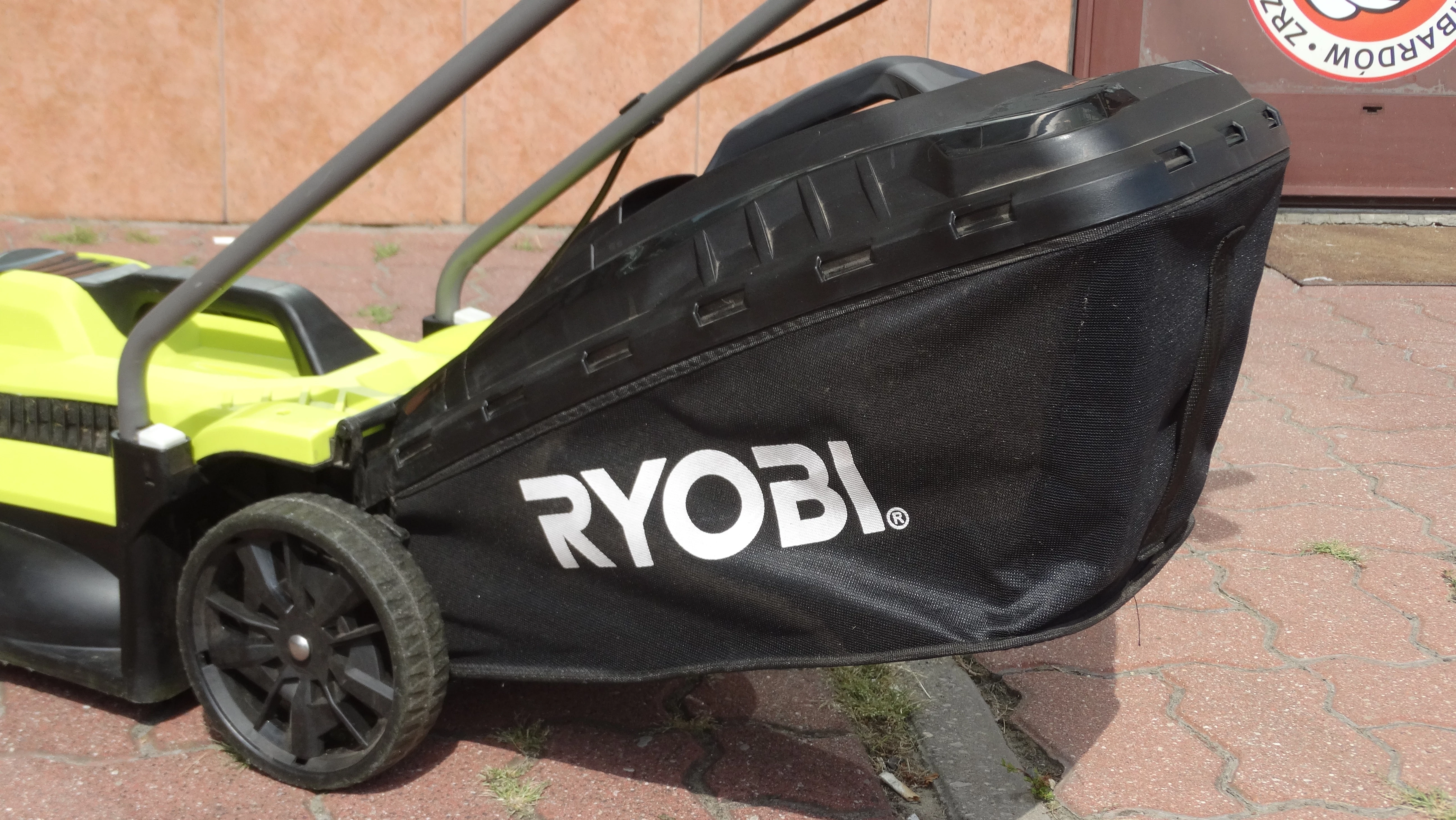 kosiarka-elektryczna-ryobi-rlm3313-1300w-stan-uzywany