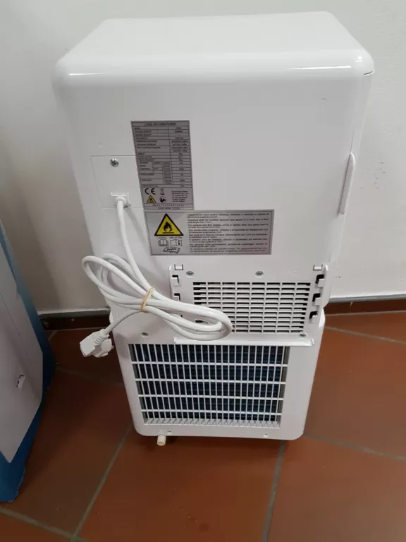 KLIMATYZATOR PRZENOŚNY 9000 BTU 2600W KOMPLET
