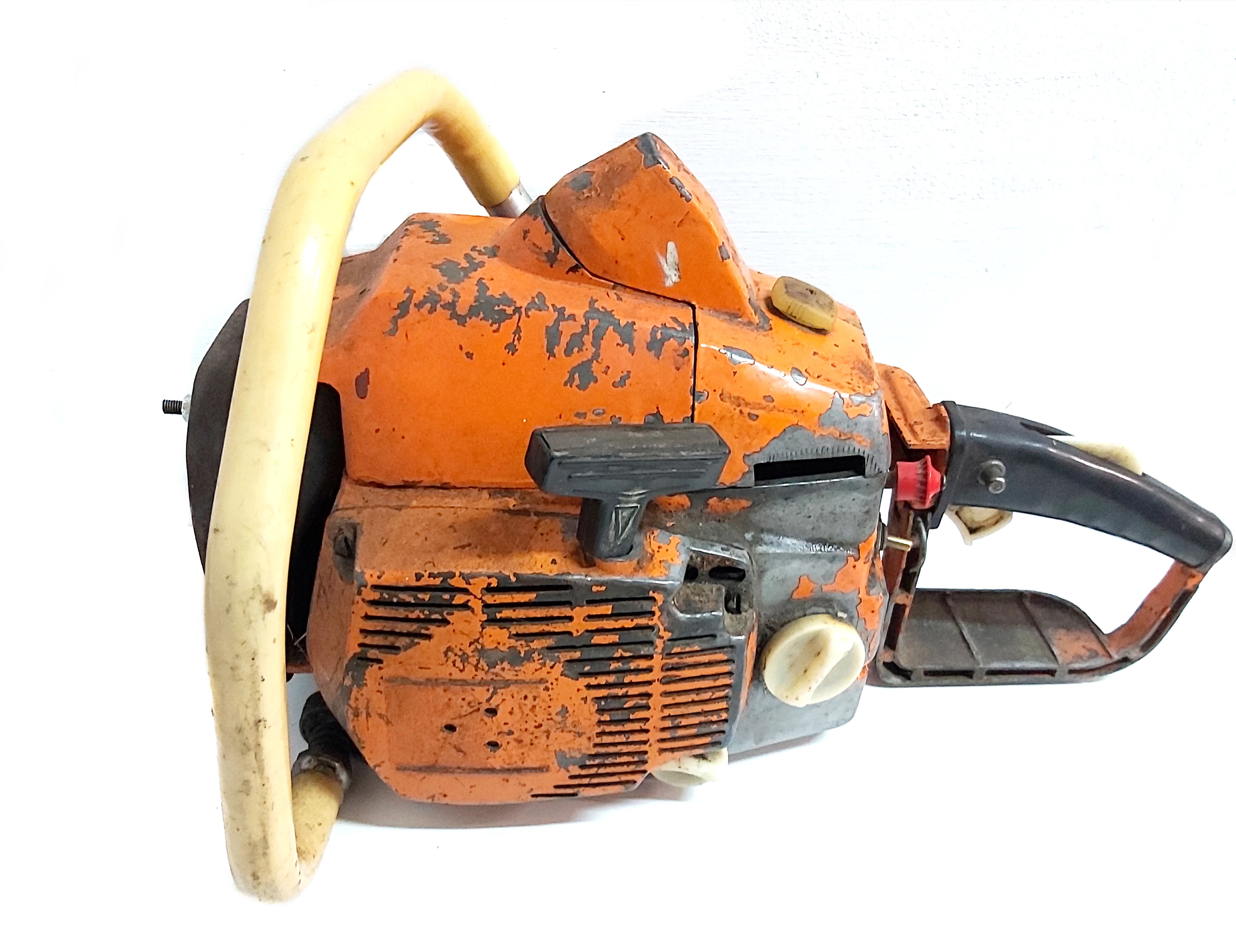 zabytkowa-pila-spalinowa-tajga-cccp-1993-stan-uszkodzony